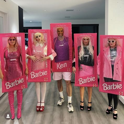 Barbie Float, Barbie Outfits Halloween, Halloween Barbie, Homecoming Floats, Carnaval Outfit, Barbie Halloween Costume, Barbie Party Decorations, Barbie Theme Party, Carnaval Costume