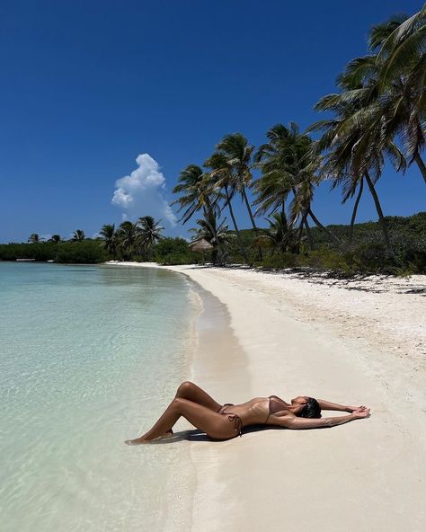 Living On An Island, Beach Photo Inspiration, Summer Poses, Childhood Dreams, Summer Picture Poses, Shotting Photo, Beach Pictures Poses, Beach Photography Poses, Holiday Pictures