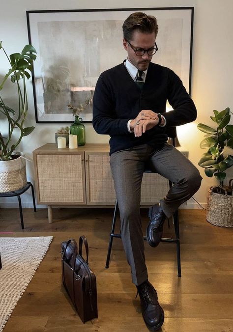 Office Outfit Men, Business Attire For Men, Mens Work Outfits, Style Hacks, Mens Smart Casual Outfits, Mens Business Casual Outfits, Gentleman Aesthetic, Lawyer Outfit, Classy Suits