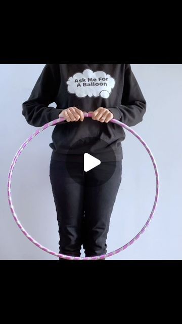 Stand For Balloon Arch, Clothing Rack Balloon Arch, Balloons On Hula Hoop, Balloon Arch Support, Balloon Holder Ideas, How To Make A Balloon Archway, Balloon How To Tutorials, Diy Balloon Ring Stand, Ring Stand Balloon Decor