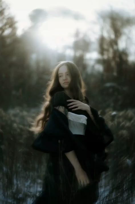 Moody Romantic Photoshoot, Cloudy Outdoor Photoshoot, Southern Gothic Photoshoot, Gothic Portrait, Gothic Senior Pictures, Cemetery Photoshoot Ideas, Dark Victorian Photoshoot, Dark Fantasy Photoshoot, Victorian Photoshoot