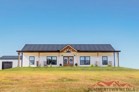 Summertown Metals One Story Barndominium Exterior, 1 Level Barndominium, Barndo Exterior Color Schemes, Barndominium Ranch Style, Brown Barndominium Exterior, Barndominium Porch Ideas, White And Black Barndominium, Barndominium Front Porch, Green Barndominium Exterior