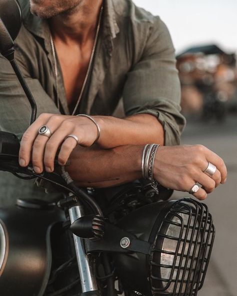 DANIEL MASON™ on Instagram: "Restock incoming! Mason Rough Cuff, Lion Ring, Spirit Ring & Compass Ring will finally be back in stock in all sizes after a loooooong waiting time. But this is just part 1 of our big restock. Get ready! ——— #mensjewelry #mensaccessories #silverbangles #925silverjewelry #DANIELMASON" Man With Rings, Man Rings, Developement Personnel, Mens Accessories Vintage, Compass Ring, Bohemian Style Men, Mens Luxury Lifestyle, Mens Jewerly, Man Jewelry