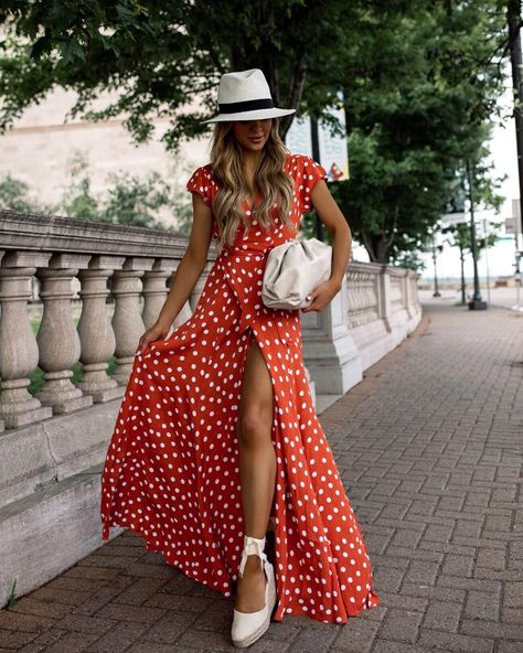 Alpargatas Outfit, Espadrilles Outfit, Maria Vizuete, Romantic Maxi Dress, Latest Summer Fashion, Red Polka Dot Dress, White Eyelet Dress, Lemon Dress, Graduation Outfit