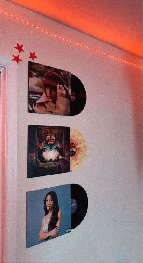 Vinyl Record Decor Ideas, Vinyl Records On Wall, Record Room Ideas, Vinyl Record Wall Display, Vinyl On Wall, Bedroom Wall Aesthetic, Record Wall Display, Vinyl Record Room, Decoration Bedroom Ideas