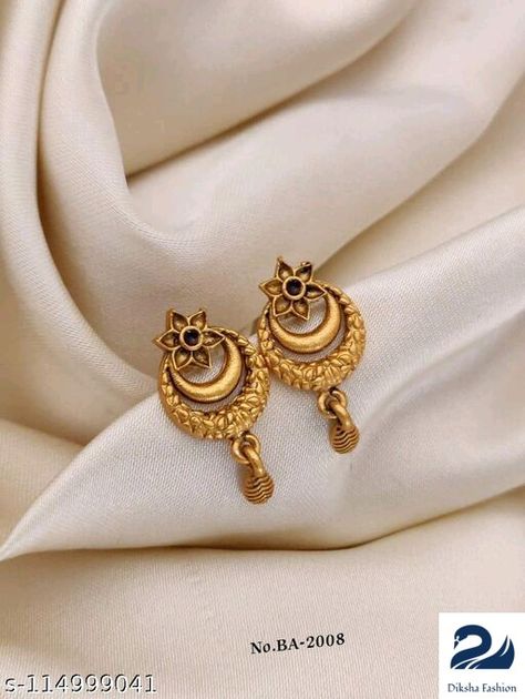 Small Jhumka Earrings Gold Indian, Gold Ear Rings Designs Daily Wear, Simple Daily Wear Earrings Gold Indian, Gold Buti Design, Earings Design Gold New Model Daily Wear, Daily Use Earings Design Gold, Earings Design Gold New Model, Ear Rings For Women In Gold, Gold Daily Wear Earrings