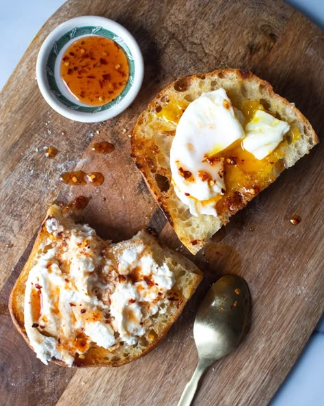 Burrata with Hot Honey on Ciabatta - Justine Snacks Ciabatta Recipe, Justine Snacks, Hot Honey Recipe, Easy Brunch Recipes, Hot Honey, Easy Brunch, Honey Recipes, Buffalo Wings, How To Make Breakfast