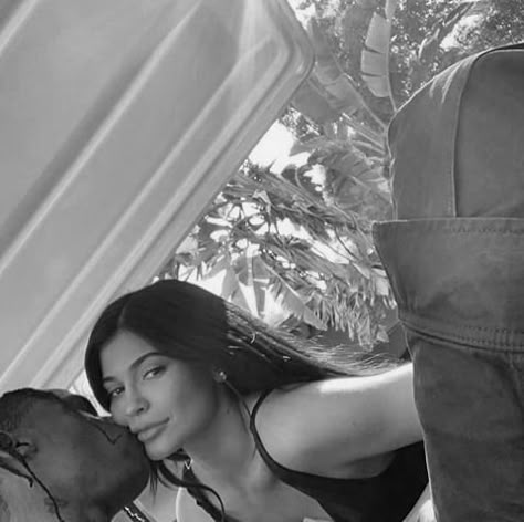 Kylie And Travis Scott, Travis And Kylie, Travis Scott Outfits, Travis Scot, Kylie And Travis, Kylie And Stormi, Kylie Travis, Boy Couple, Black And White People