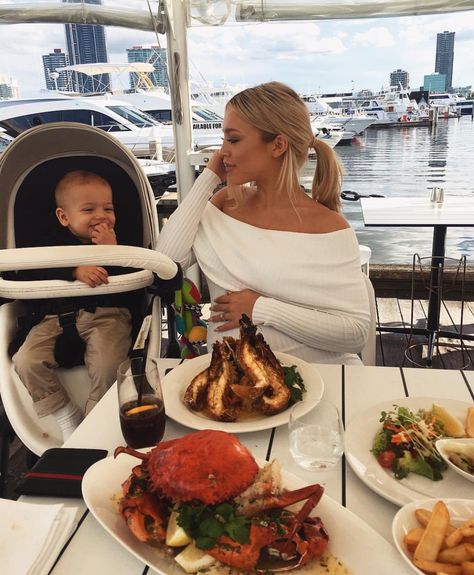 Mum Goals, Tammy Hembrow, Rich Mom, Mom Goals, Moms Goals, Mommy Goals, Future Mommy, Rich Family, Foto Baby