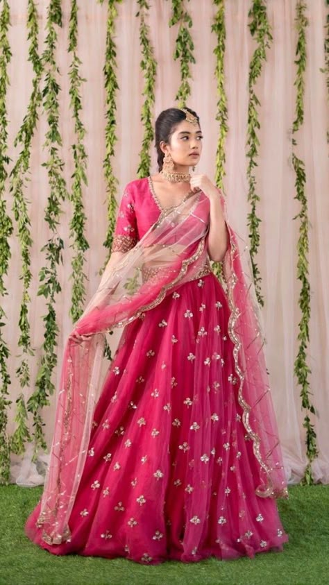 Hot Pink Lehenga Party Wear, Sangeet Outfit Ideas, Shadi Dress, Lehenga And Blouse, Red Lehenga Choli, Sangeet Outfit, Lehenga Saree Design, Simple Lehenga, Latest Bridal Lehenga