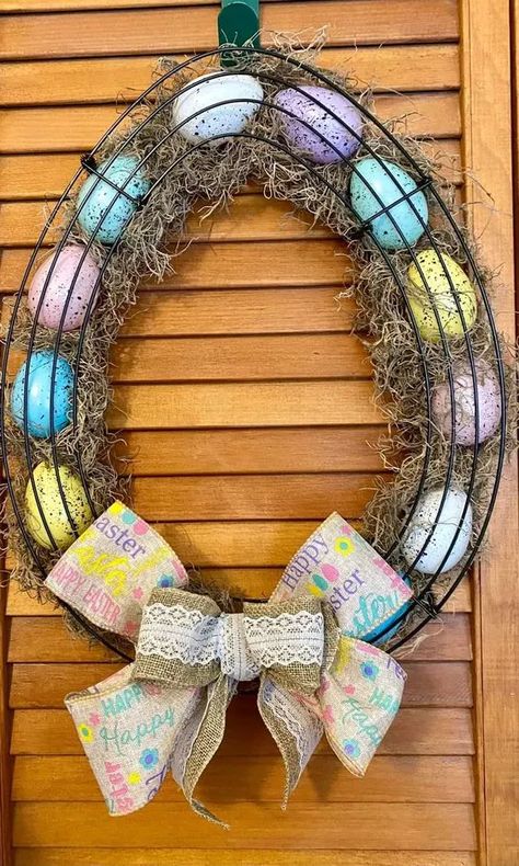 Wire Egg Wreath, Diy Dollar Store Wreath, Dollar Store Wreath, Dollar Tree Easter Crafts, Easter Sewing, Easter Deco Mesh Wreath, Easter Things, Craft Easter, Chalk Crafts