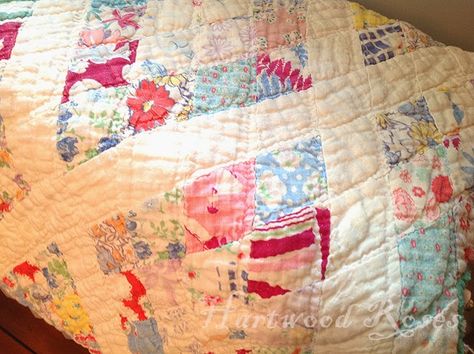 Hartwood Roses: Sunday Snapshot: Feedsack Quilt Feed Sack Quilts, 1930s Quilts, Antique Quilts Patterns, Feedsack Quilt, Thumbs Up Sign, New Quilts, Fun Quilts, Vintage Quilts Antiques, Quilt Blocks Patterns