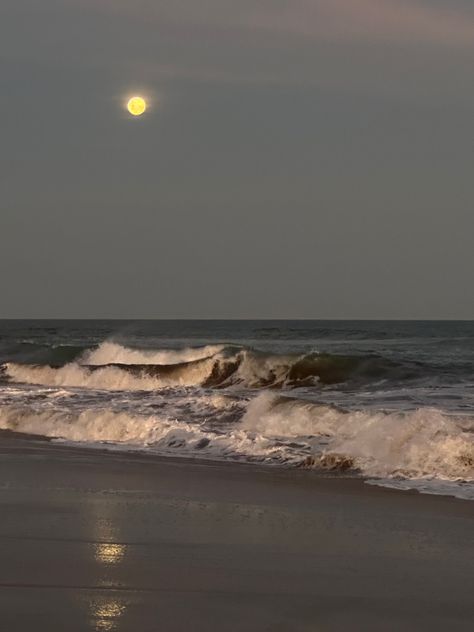 luna moon moonlight atardecer sunset moonrise beach playa waves olas verano summer bikini holidays vacation june peace aesthetic Moonrise Aesthetic, Peace Aesthetic, Moonlight Beach, Luna Moon, Beach Summer, Summer Beach, Moon, Holidays