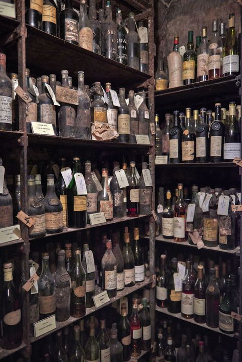 La Tour D'argent, Famous Restaurants, Wine Cave, Home Wine Cellars, Alcohol Bottles, Cigars And Whiskey, Paris Restaurants, Old Bottles, Wine Label