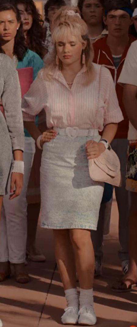 Angela From Stranger Things, Eleven Mike, Cindy Smith, Decades Fashion, Stranger Things Outfit, Where Is The Love, Mike Wheeler, 80s Women, 80s Aesthetic