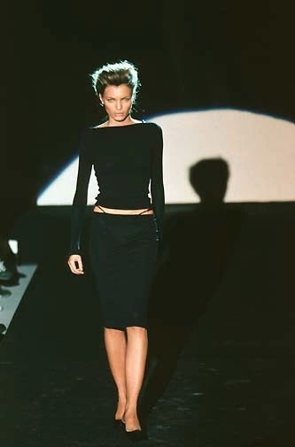 Tom Ford Runway, Tom Ford Gucci, Gucci Runway, 90s Runway Fashion, Runway Fashion Couture, Top Skirt Set, Strappy Top, Minimal Outfit, Model Look