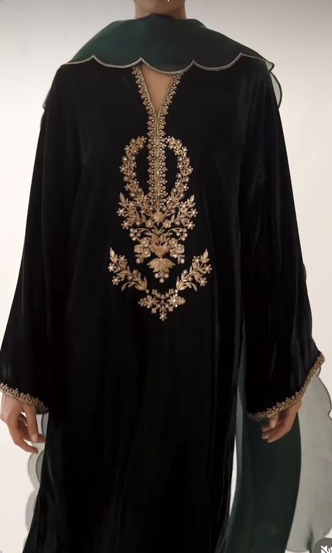 Pakistan Kurti, Black Velvet Suit, Velvet Suit Design, Sania Maskatiya, Wedding Outfits For Women, Embroidery Fashion Detail, Velvet Dress Designs, Computer Basic, Kurti Pant