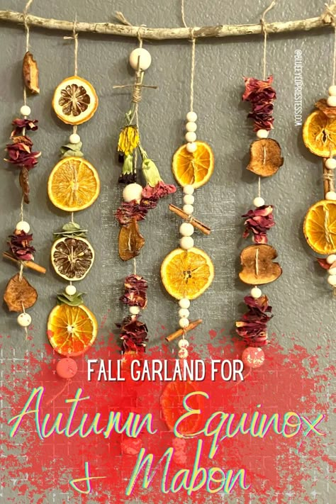 Mabon Crafts, Autumnal Equinox Celebration, Fall Solstice, Samhain Decorations, Diy Fall Garland, Solstice And Equinox, Pagan Crafts, Autumnal Equinox, Witch Diy