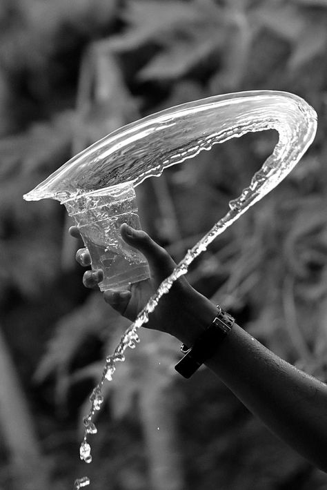 Splash Water Photography, Long Exposure Water Photography, Water Motion Photography, Freeze Motion Photography Ideas, Black And White Water Photography, Motion In Photography, Creative Water Photography, Water Splash Photoshoot, Action Photography Ideas