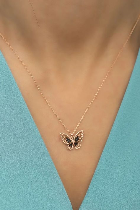 Butterfly Jewelry Gold, Butterfly Jwellary, Cute Jwellary, Butterfly Locket Necklace, Butterfly Locket, Butterfly Accessories, Gold Butterfly Necklace, Silver Butterfly Necklace, Butterfly Necklaces