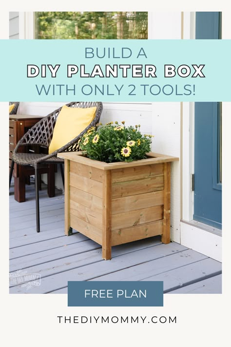 Learn how to make a simple DIY planter box with only two tools. This is a great beginner's project that looks beautiful on a front porch! Planter Box Diy Easy, Wooden Planter Boxes Diy, Building Planter Boxes, Diy Cedar Planter Box, Diy Wood Planter Box, Diy Wooden Planters, Diy Wood Planters, Front Porch Ideas Winter, Porch Ideas For Fall