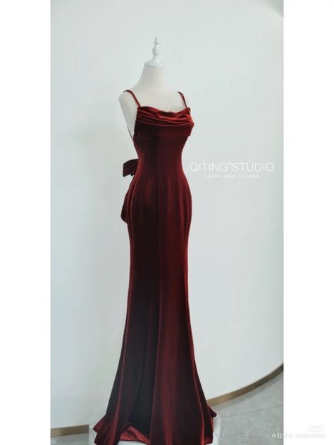 Red Corset Wedding Dress, Old Hollywood Dress Gowns, Dark Red Dress Long Elegant, Old Hollywood Prom Dresses, Hollywood Gowns, Royalty Dress, Elegant Red Dress, Met Gala Dresses, Pretty Wedding Dresses