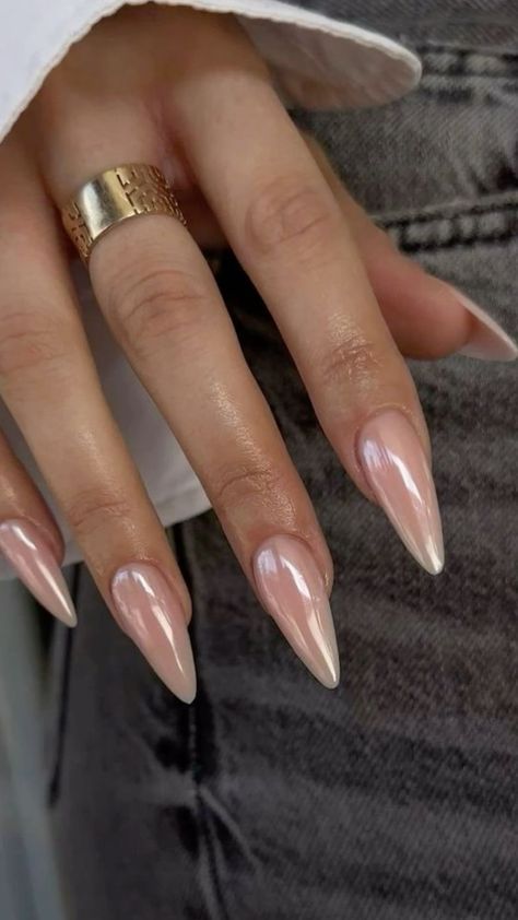 nail art Nail Minimalist Design, Neutral Cute Nails, Blush Nails Acrylic, Influencer Nails, Almond Nails Chrome, Nude Nail Colors, Feminine Nails, College Nails, Classic Nail Designs