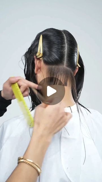 Mu Rong on Instagram: "Do you know how to cut a beautiful short hair? Teach you in 5 minutes #haircut #hairstyle #hairsalon #hairstyles #Hair #Hairdresser #haircare #hairtutorial #haircolor" How To Cut Hair Short, How To Cut Short Hair At Home, Diy Short Haircut, Diy Short Haircut At Home, How To Cut Hair At Home, Home Haircuts, Cut Hair At Home, Beautiful Short Hair, Girls Short Haircuts