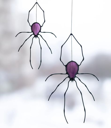 Spider Suncatcher, Horror Spider, Gothic Halloween Decorations, Stained Glass Spider, Wire Spider, Spider Wall, Stained Glass Window Hangings, Spectrum Glass, Stained Glass Window Panel