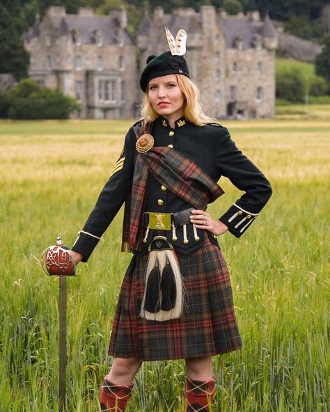 In recent years, we have seen a growing trend of women wearing kilts. A garment traditionally worn by men in Scotland, kilts have been… Scottish Outfit Women, Scotland Clothes, Traditional Scottish Clothing, Scotland Girl, Scotland Outfit, Scottish Outfit, Scottish Women, Scottish Clothing, Tartan Fashion