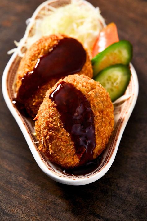 Korokke (Japanese Potato Croquettes) コロッケ - Okonomi Kitchen Korean Croquettes, Korean Potato Recipes, Japanese Christmas Food, Curry Croquette, Croquettes Japanese, Korokke Recipe, Japanese Potato Croquettes, Japanese Croquette, Japanese Food Dishes