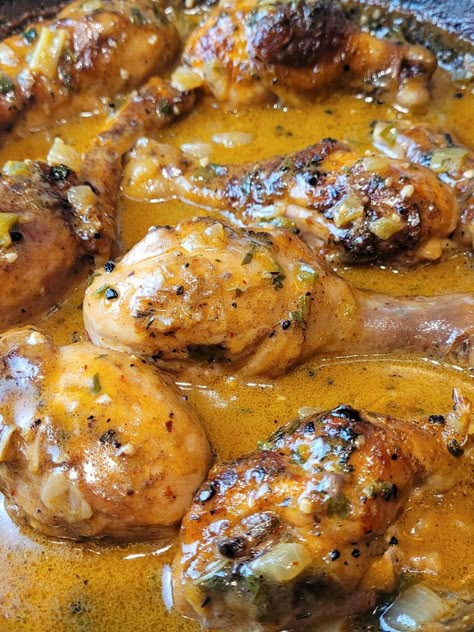 Creamy Garlic Chicken Drumsticks Garlic Chicken Drumsticks, Turkey Drumstick Recipe, Drumstick Recipes Oven, Chicken Legs Recipes, Rustic Chicken, Chicken Drumstick, Chicken Leg Recipes, Creamy Garlic Chicken, Recipes Restaurant