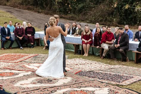 Small Dance Floor Wedding, Boho Rug Dance Floor, Boho Dance Floor Wedding, Wedding Dancefloor Outdoors, Boho Rug Dance Floor Wedding, Wedding Rug Dance Floor, Rug Dance Floor Wedding, Rugs Dance Floor Wedding, Carpet Dance Floor