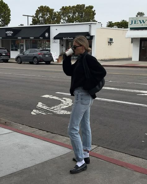 fall / winter style inspiration : 90's straight leg denim, oversized black sweater, white socks, black slip on loafers | Claire Rose Cliteur (@clairerose) Mocassin Outfit Winter, Jeans Loafers Outfit, Loafers With Socks Outfit, Loafers Outfit Winter, Casual Loafers Outfit, Loafers Outfit Casual, Loafers Jeans, White Loafers Outfit, White Socks Outfit