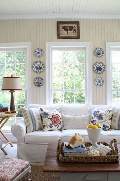 This room is an addition that we added several years ago so we have a view of our spring fed pond. It was originally done with green walls with accents of red, gold and white. After living with that for several years I was ready for a fresh updated look since I spend many hours in this room each day. Plates On The Wall, Savvy Southern Style, Casa Country, Cottage Living Rooms, Casa Vintage, Sunrooms, Cottage Living, Family Rooms, Southern Style