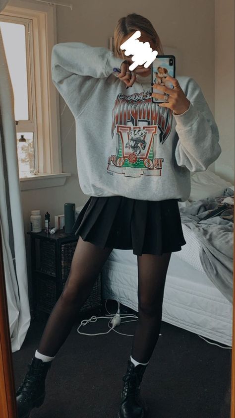 Tennis Skirt And Sweater, Skirt Sweatshirt Outfit, Outfits With Tennis Skirts, Tennis Skirt And Sweatshirt, Skirt And Sweatshirt Outfit, Skirt And Sweatshirt, Sweatshirt And Skirt Outfit, Grunge Closet, Skirt And Sweater