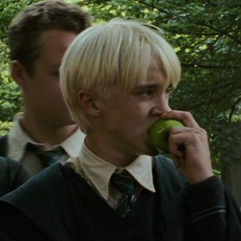 #harrypotter #dracomalfoy #fyp Draco Lucius Malfoy, Malfoy Aesthetic, Draco Malfoy Aesthetic, Slytherin Boys, Tom Felton Draco Malfoy, Lucius Malfoy, Slytherin Aesthetic, Harry Potter Aesthetic, Tom Felton