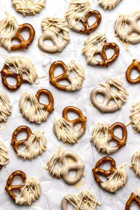 Caramelized White Chocolate Covered Pretzels - Sloane's Table White Foods For Color Party, Choc Covered Pretzels, Cupid Crunch, Chocolate And Pretzels, Sweet Charcuterie, White Pretzels, Cake Sicles, White Chocolate Covered Pretzels, Granola Snacks