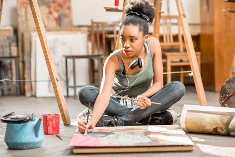 This USA university offers multidisciplinary visual and performing arts programmes that prepare students for varied careers in the field. Student Painting, Bad Drawings, Hobbies For Women, Visual And Performing Arts, Academic Art, Digital Detox, Forrest Gump, After School Program, Woman Drawing