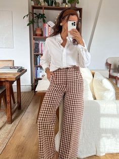 End Of Summer Clothes, Brown Office Outfit, Early September Outfits, Sezane Trousers, Clinic Outfits, Teaching Fits, Fall Mom Outfits, End Of Summer Outfits, Brown Office