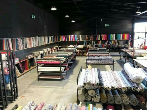 Mall Layout, Shop Layout Ideas, Fabric Shop Display, Fabric Warehouse, Warehouse Organization, Fabric Organization, Store Plan, Fabric Store Displays, Office Company