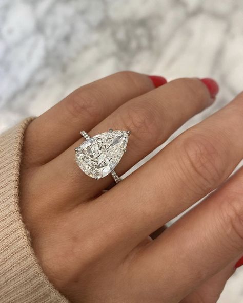 White Stone Engagement Ring, Huge Wedding Rings, Custom Diamond Engagement Rings, Pear Wedding Ring, Custom Diamond Rings, Pear Diamond Rings, Engagement Ring Inspiration, Celebrity Engagement Rings, Pear Engagement Ring