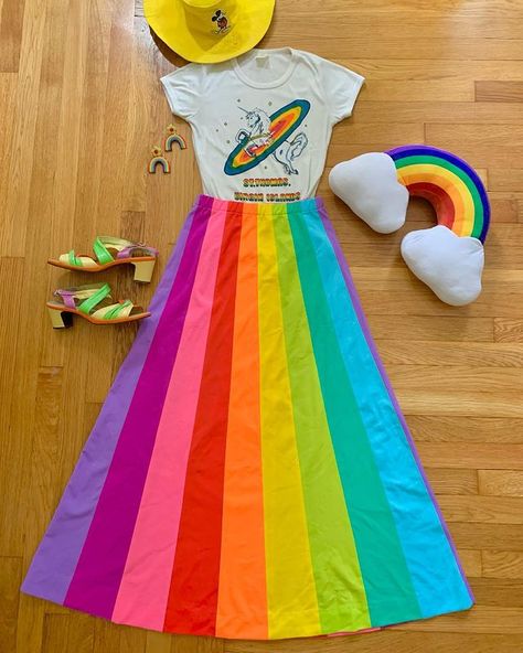 Christmas Shoes Diy, 70s Jumpsuit, Colorful Wardrobe, Rainbow Skirt, Space Outfit, Funky Dresses, Weird Fashion, Young Fashion, Dress For Success