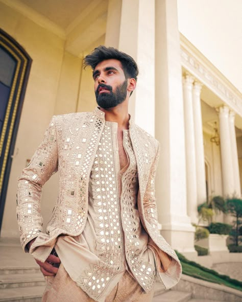 Groomsmen Indian Outfits, Groomsmen Indian, Royal Tuxedo, Sangeet Outfit For Men, Western Outfits For Men, Indian Wedding Suits Men, Wedding Clothes For Men, Tropical Outfits, Indian Groom Dress