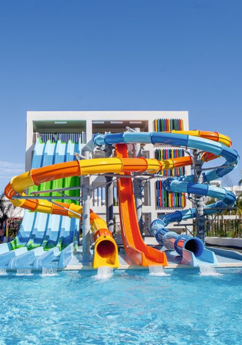 Splash Water World - water slides at the Adults Only hotel Riu Republica - RIU Hotels & Resorts Water Park Ideas, Kids Water Slide, Fun Water Parks, Water Park Rides, Water Play Equipment, Water Theme Park, Best Amusement Parks, All Inclusive Honeymoon, Planet Coaster