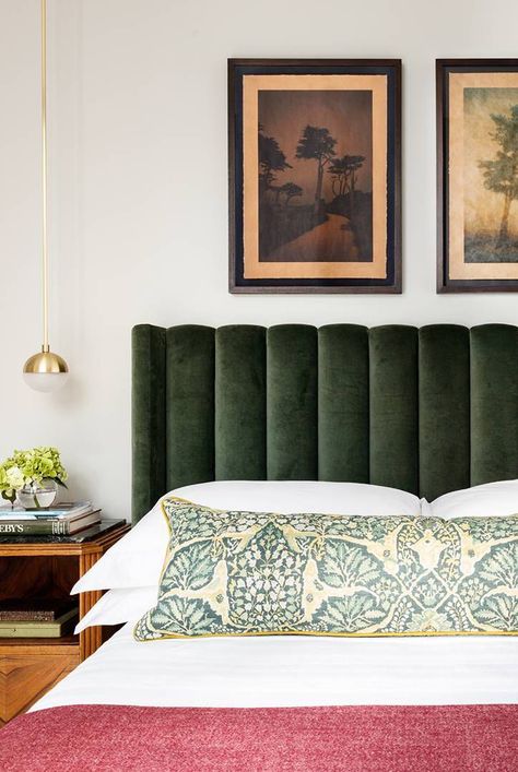 Green Velvet Headboard, Green Headboard, Bedroom Decorating Tips, Stylish Bedroom Design, Velvet Headboard, Modern Bedroom Decor, Design Hotel, Interior Modern, Bedroom Headboard