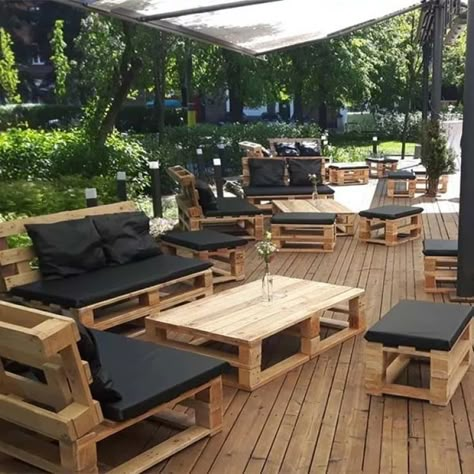 Outdoor Restaurant Patio, Pallet Furniture Designs, Outdoor Restaurant Design, Desain Pantry, Pallet Patio Furniture, Beautiful Home Gardens, Garden Decoration Ideas, Outdoor Cafe, Garden Cafe