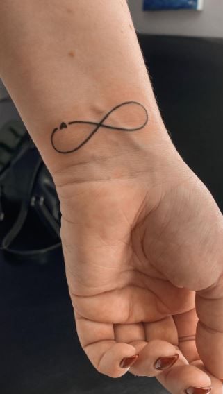 Figure 8 Tattoo, Infinity Tattoo For Men, Infinity Tattoo Meaning, Ankle Tats, Small Infinity Tattoos, Infinity Sign Tattoo, Infinite Tattoo, Unique Infinity Tattoo, Heart With Infinity Tattoo