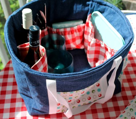 DIY Picnic Tote and Blanket Picnic Basket Diy, Picnic Diy, Picnic Blanket Diy, Basket Sewing Pattern, Diy Picnic, Picnic Tote, Diy Tote, Wine Carrier, Diy Bags