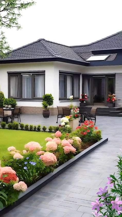 Ideas Para La Casa, Natural Gardens, Small House Design Kerala, Resurrection Garden, Home Gardening Ideas, Succulent Landscape, Brick House Designs, Pergola Ideas, Plants Outdoor